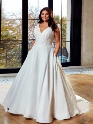 Classic V Neck Wedding Dresses Plus Size A-Line Bride Gowns Appliques Sleeveless Back Button Sweep Train Vestido De PSL980021