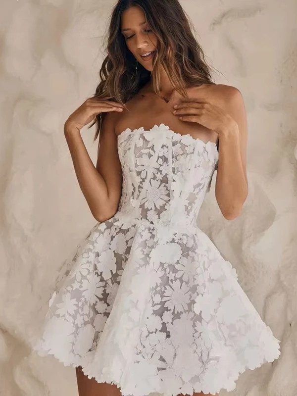 Simple Mini Short Wedding Dress Sleeveless Strapless A-Line 3D Lace Flowers Bridal Sexy Illusion Open Back Gown Customizd 2025 2 Simple Mini Short Wedding Dress Sleeveless Strapless A-Line 3D Lace Flowers Bridal Sexy Illusion Open Back Gown Customizd 2025 – Image 2