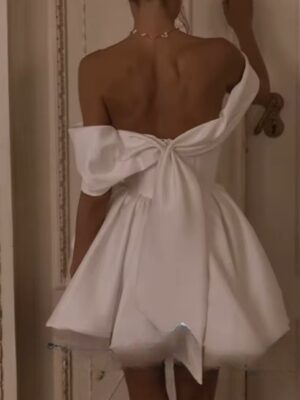 Simple Short A-Line Ivory Wedding Dresses Elegant Mini Long Sleeves Strapless Wedding Gowns For Bride Sexy Backless Customized 5 Sed3a44b3d43b4264ab4fa320f3166d61T Cropped